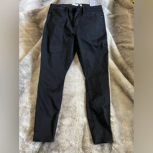 Levi Strauss Gold Signature Black Skinny Jeans size 12 short.